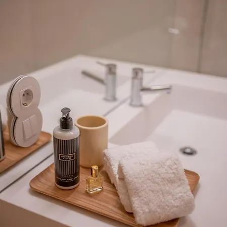 The Vermillion - Private Garden With Pool Access Appartement Porto