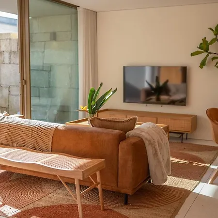 The Vermillion - Private Garden With Pool Access Porto