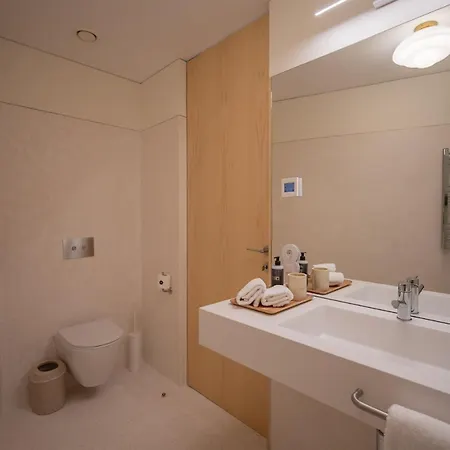 The Vermillion - Private Garden With Pool Access Porto