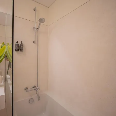 The Vermillion - Private Garden With Pool Access Appartement Porto