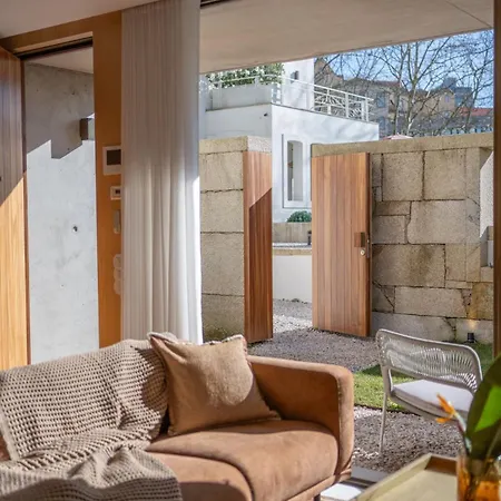 The Vermillion - Private Garden With Pool Access Apartamento Oporto