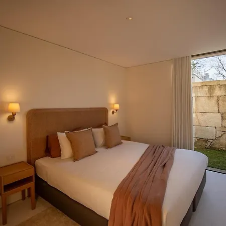 The Vermillion - Private Garden With Pool Access Porto