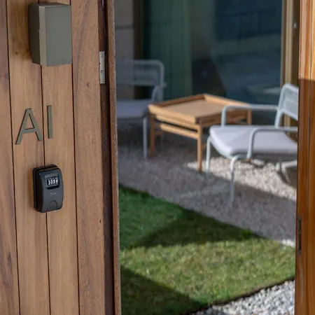 The Vermillion - Private Garden With Pool Access * Porto