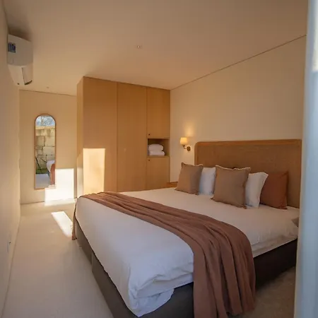 The Vermillion - Private Garden With Pool Access Porto