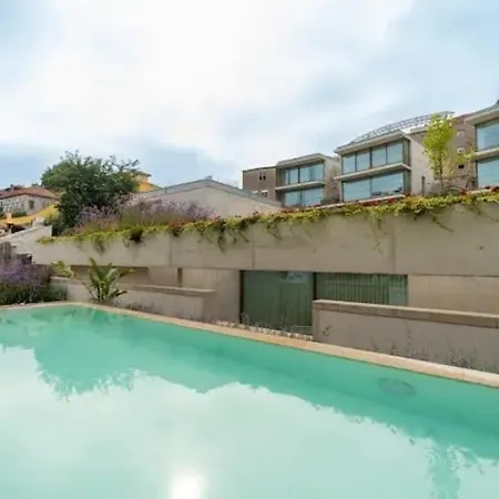 The Vermillion - Private Garden With Pool Access Oporto