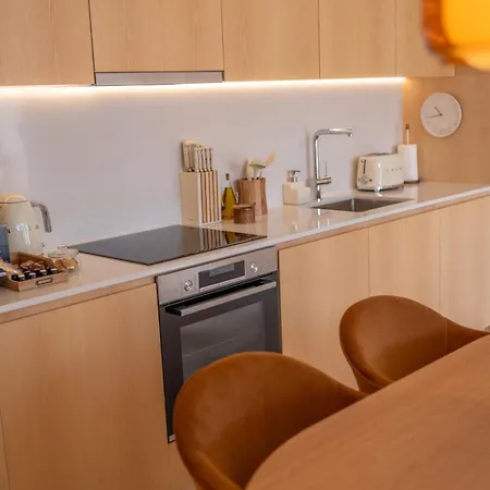 The Vermillion - Private Garden With Pool Access Appartement Porto