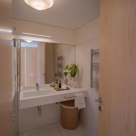 The Vermillion - Private Garden With Pool Access Apartamento Oporto