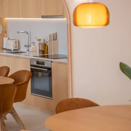 The Vermillion - Private Garden With Pool Access Porto