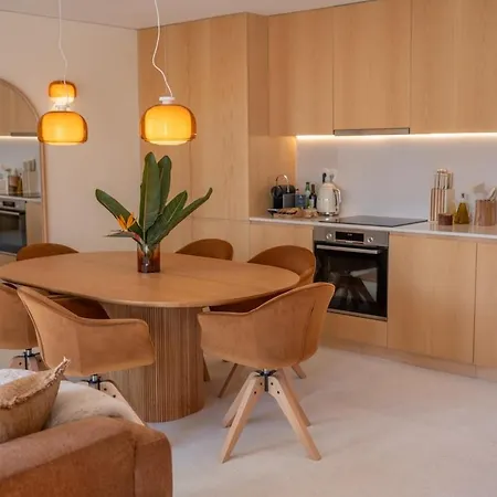 The Vermillion - Private Garden With Pool Access Porto